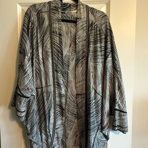 Elegant Black and White Women's Kimono Jacket